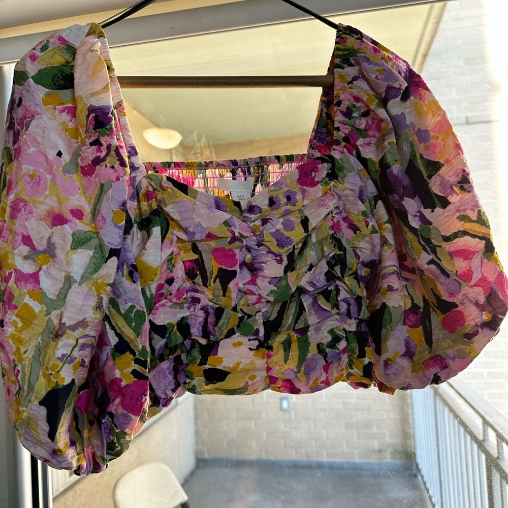 H&M NWT crop floral top with mid sleeves